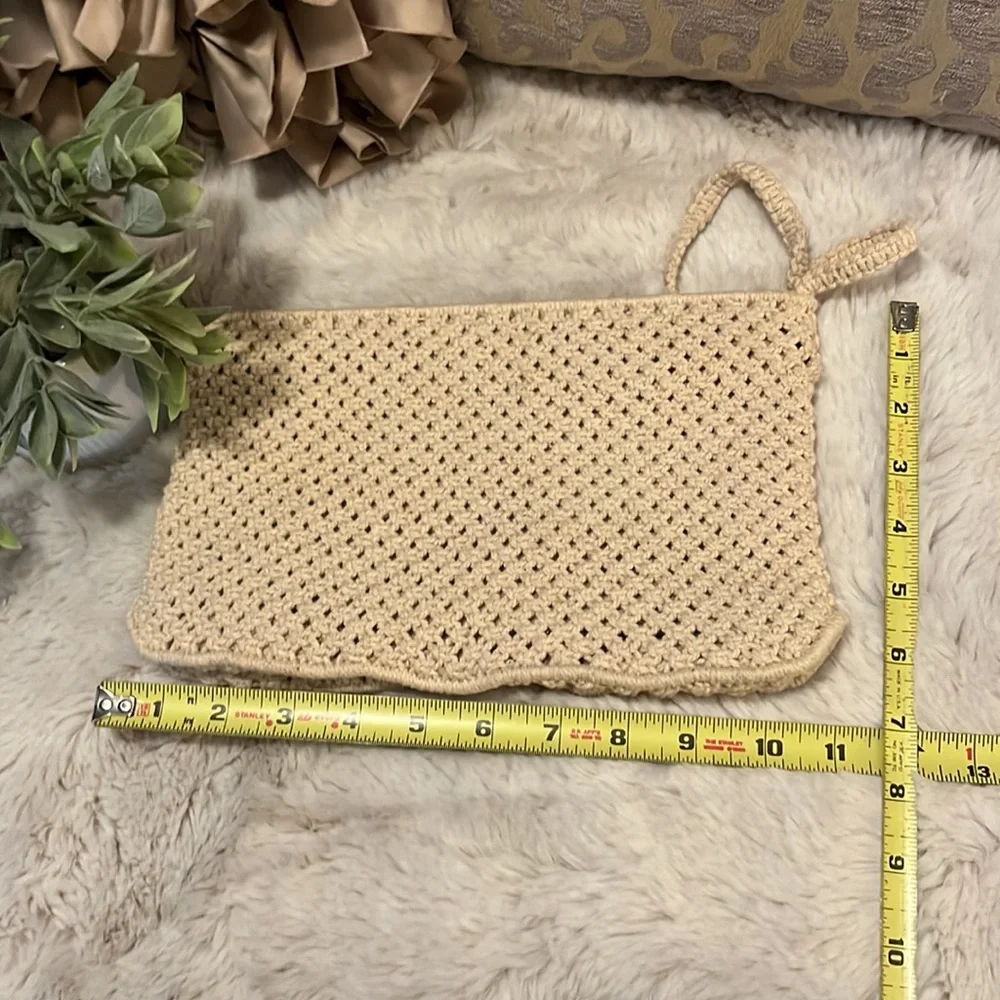 GAP cream macramé